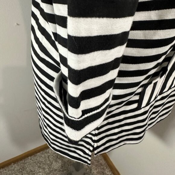 Hailey & Co. Black & White Stripe Sweatshirt   8317 - Picture 8 of 11